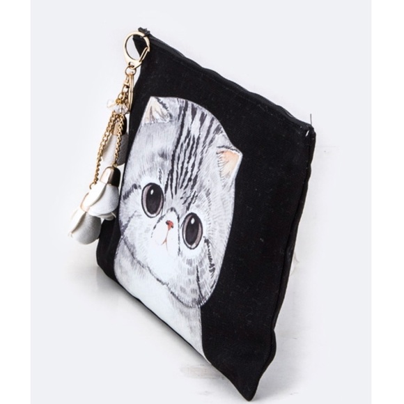 Adorable Kitty Zip Clutch W/ Flower Tassels NEW - Picture 2 of 3
